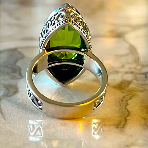 Chartreuse Quartz Ring - Picture 3 of 3